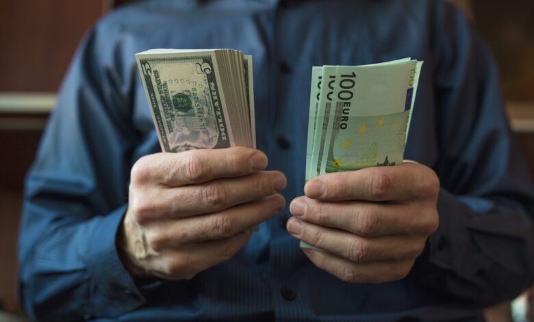 dollar-prodolzhit-padat