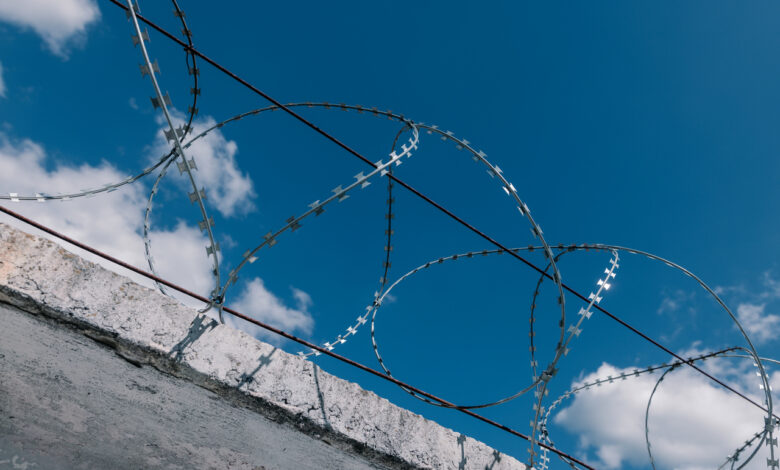 Соседи ставят барьеры