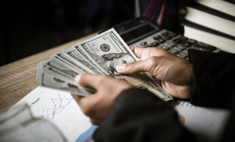 Снял валютный вклад