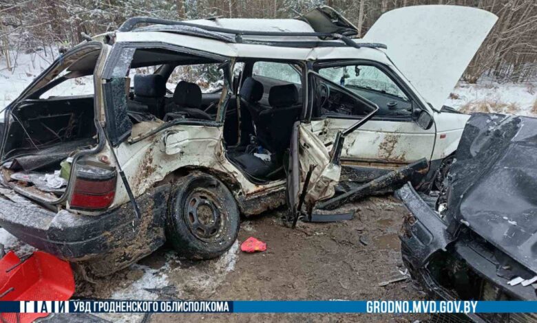 Легковушка с пятью детьми попала в аварию под Островцом