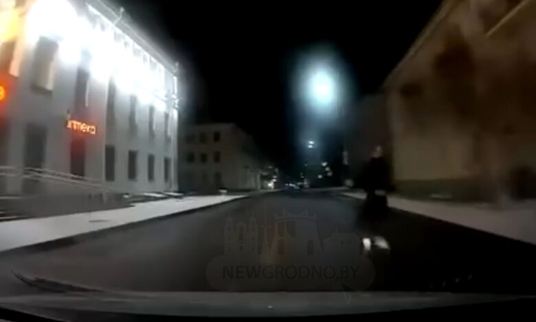 Поссорилась с парнем и рванула прямо под колеса