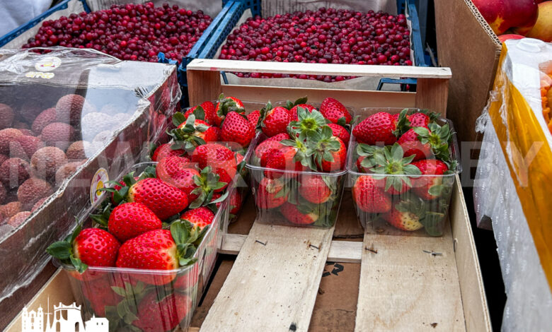 В Гродно на рынках появились ягоды