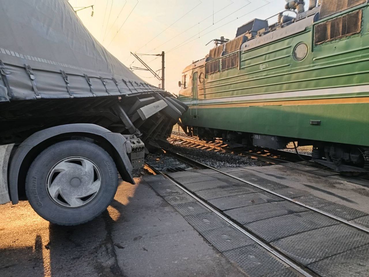 Сломалась на ж/д путях