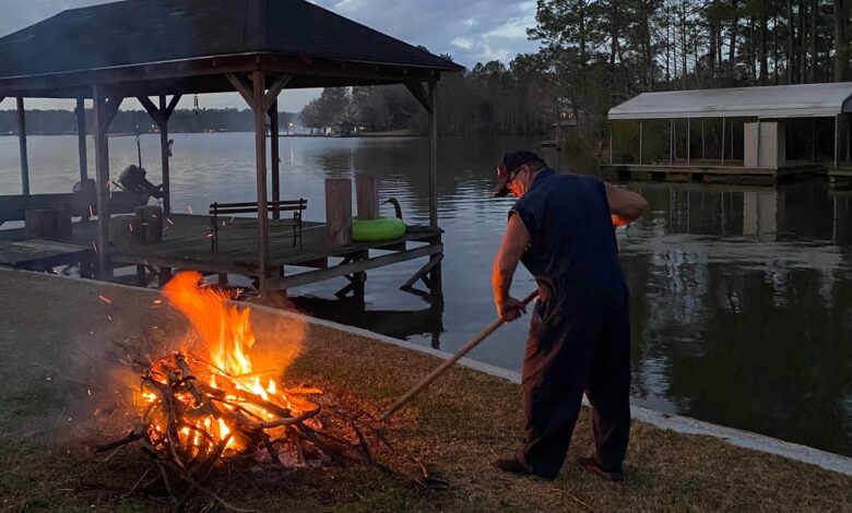 Житель Гродно получил ожоги, наводя порядок на даче