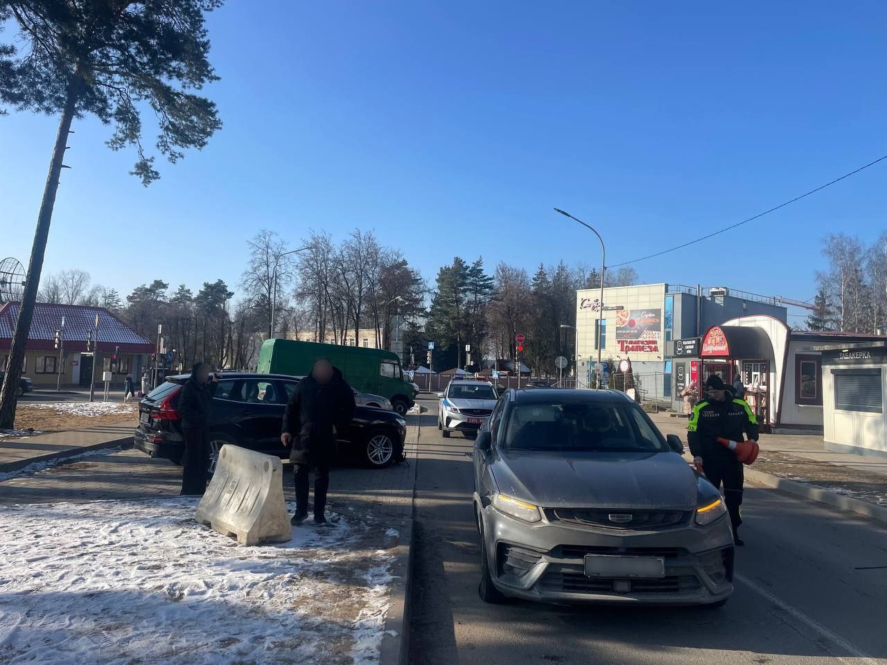 Девочка ехала на переднем сиденье без детского кресла