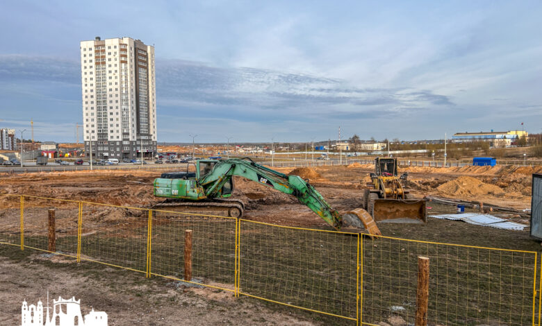 В Грандичах начали строить новый ТЦ