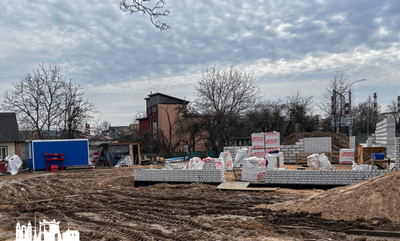 На одном из перекрестков в Гродно строят