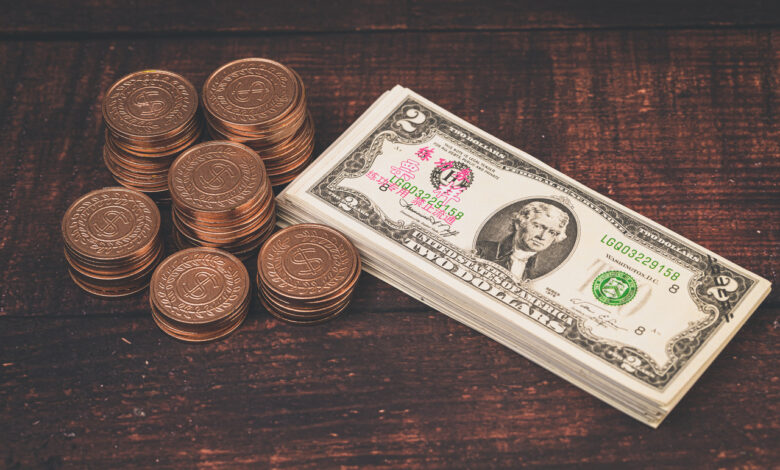 Почему белорусы продают доллары?