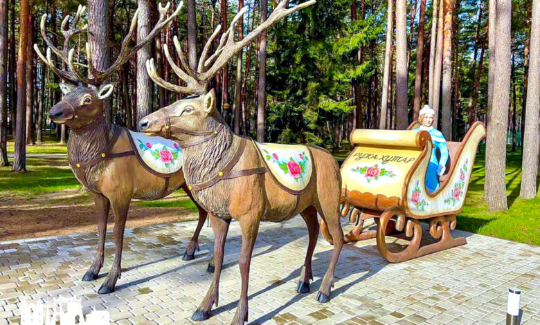 Гродненец слепил скульптуры оленей