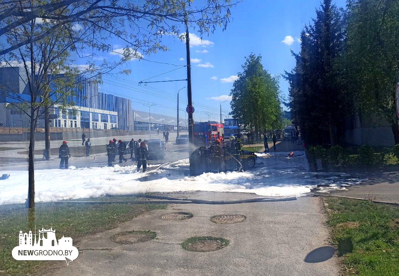 В Гродно горел автомобиль такси