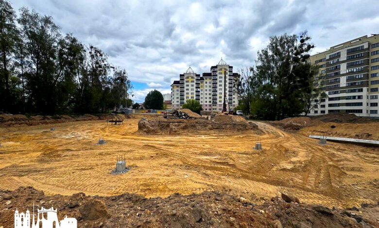 В самом центре Гродно начали строить