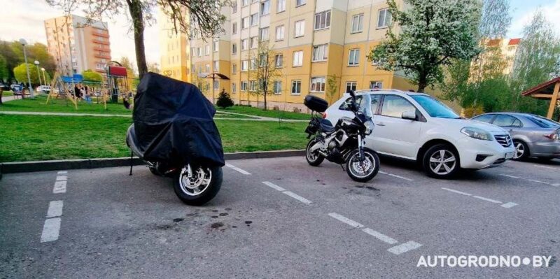Во дворе многоэтажки