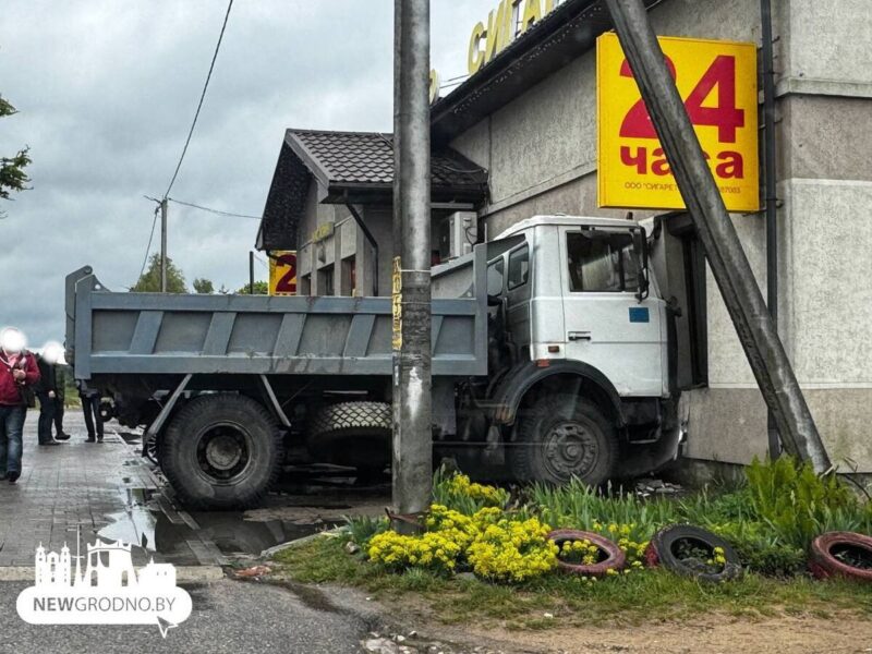 На окраине Гродно МАЗ