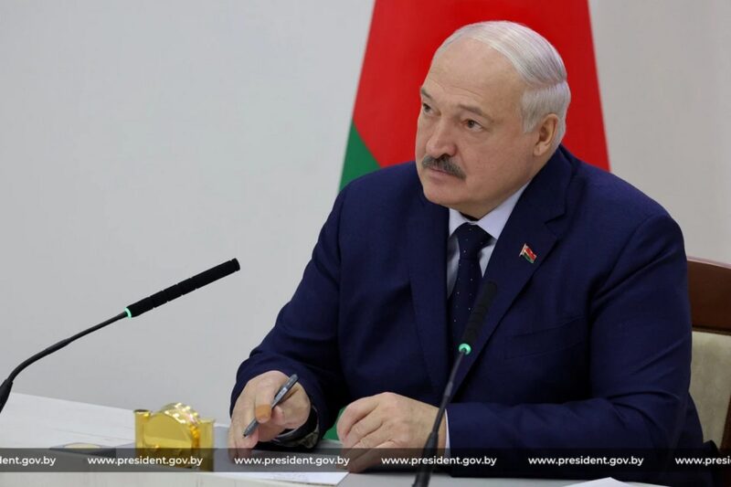 Лукашенко сообщил чиновникам
