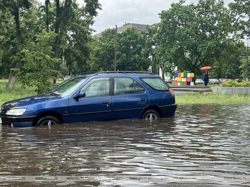 Сильный ливень