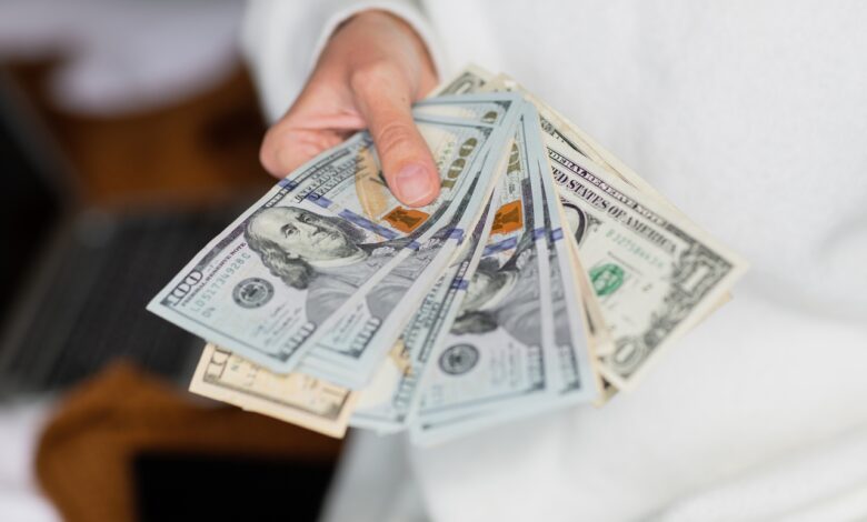 Сколько денег белорусы