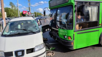 В Гродно автобус протаранил легковушку