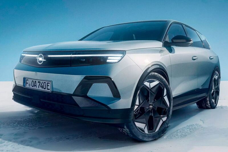 Opel показал первые фото 