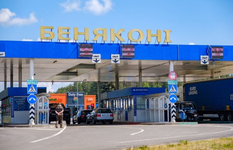 В "Беняконях" обновляют асфальт