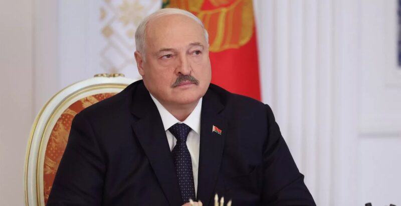 Лукашенко: народ должен молиться