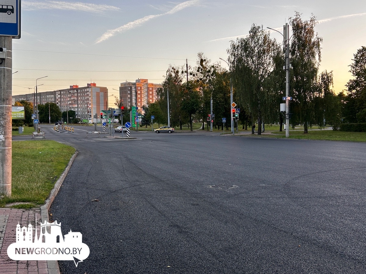 Новенький асфальт, но пока без разметки