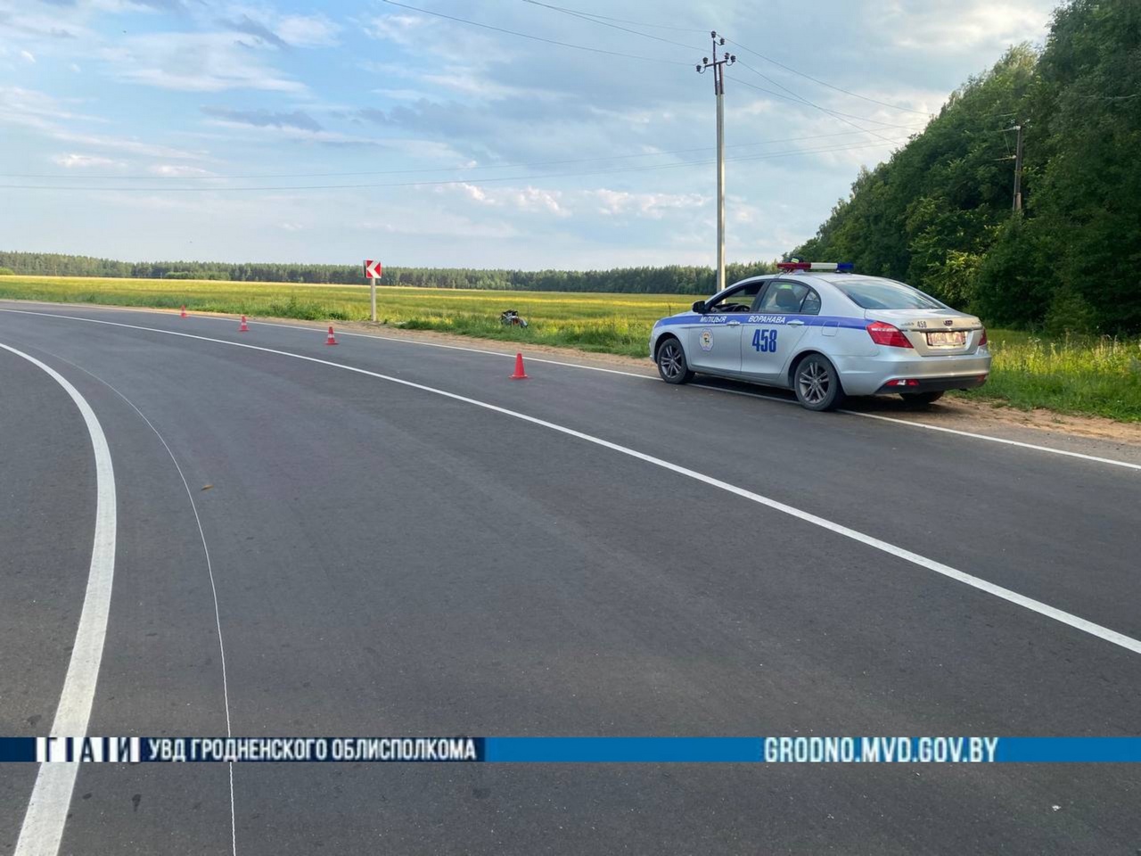 В Вороново мотоциклист вылетел с дороги и сбил знак