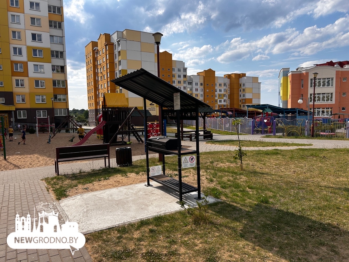 Рядом с еще одной многоэтажкой в Гродно