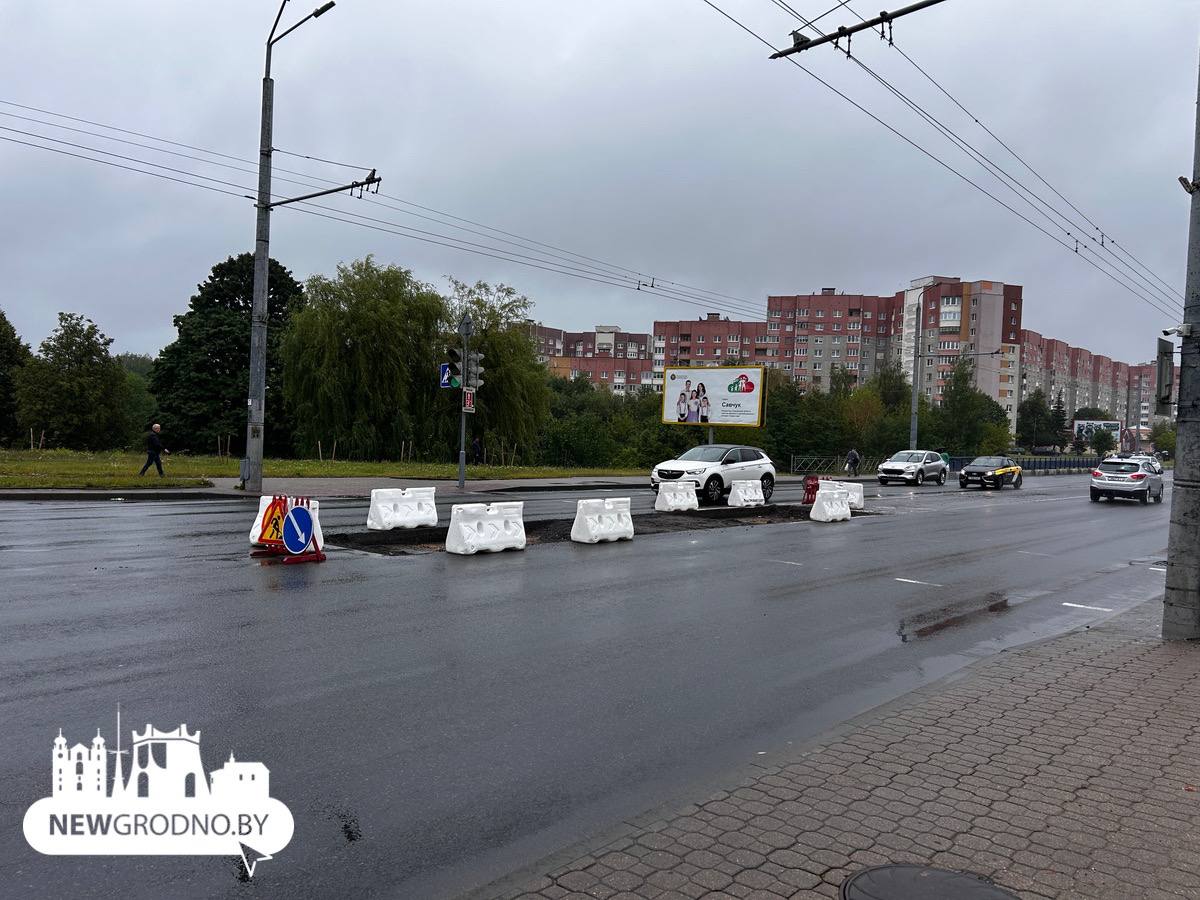 В Гродно на одной дороге строят островок безопасности