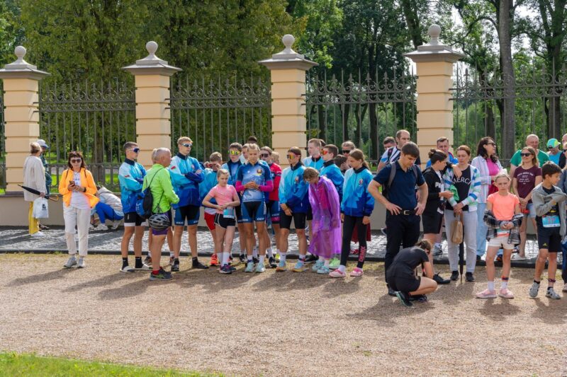 Более 200 спортсменов