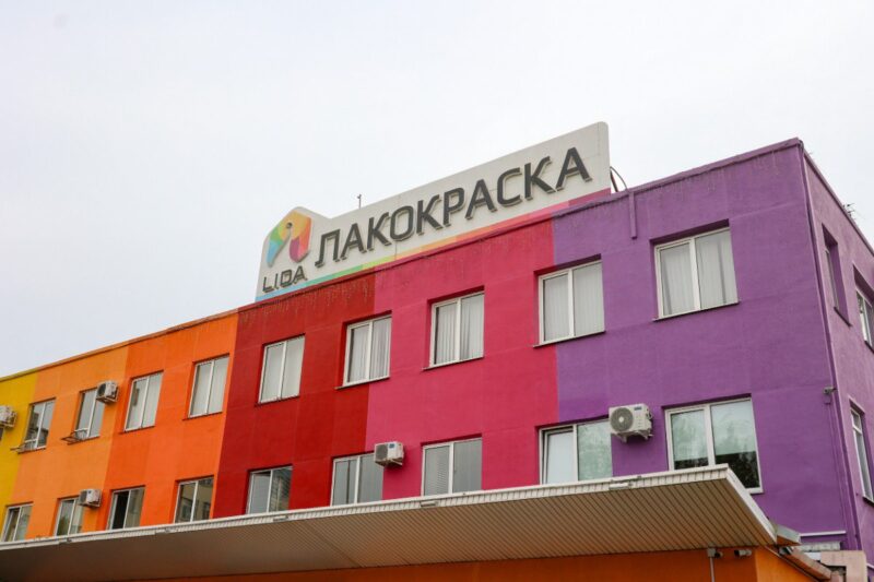 показываем