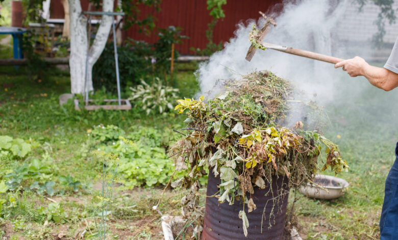 сжигать мусор на даче