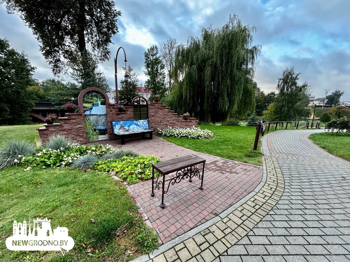 Скамейка-пазл появилась в Гродно