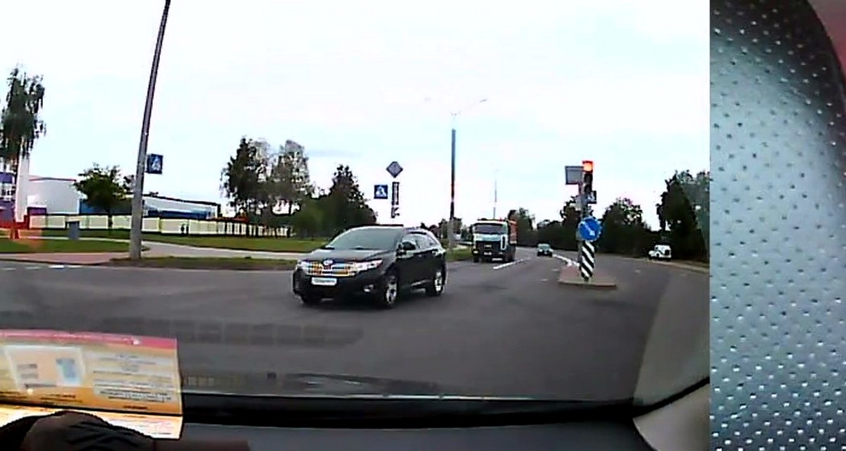 Опасная дорожная ситуация в Гродно попала на видео