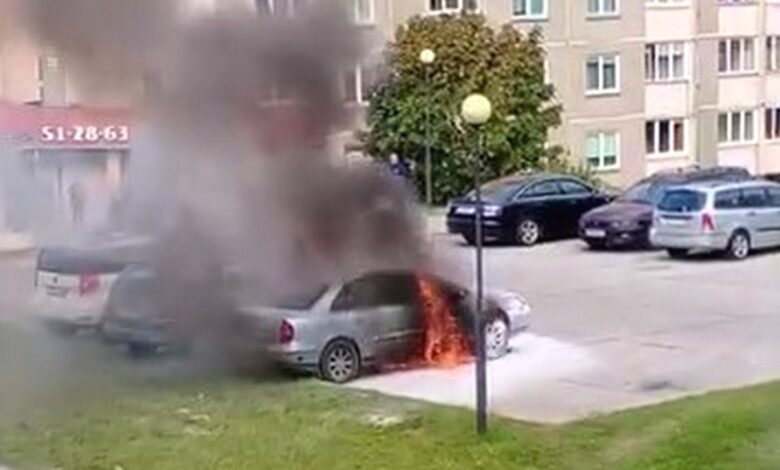 В Гродно открытым пламенем горела легковушка