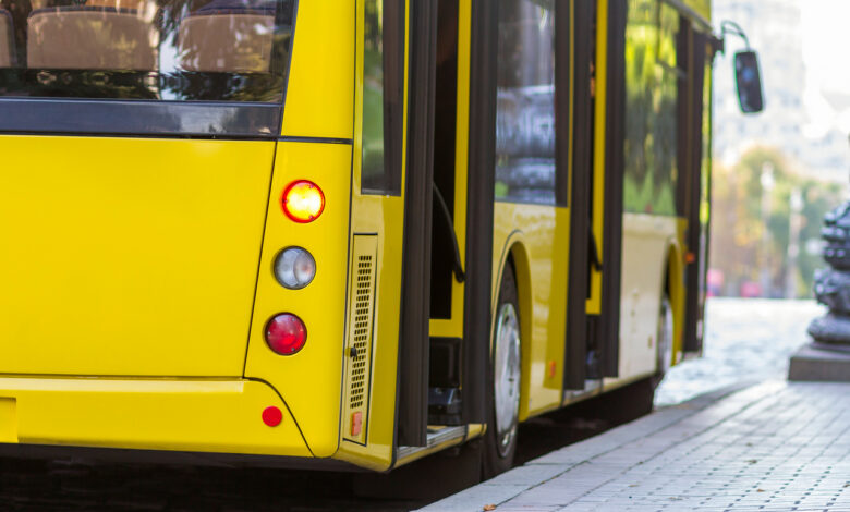 Общественный транспорт под