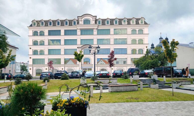 Здание бывшего Дома Быта в центре Гродно реконструируют