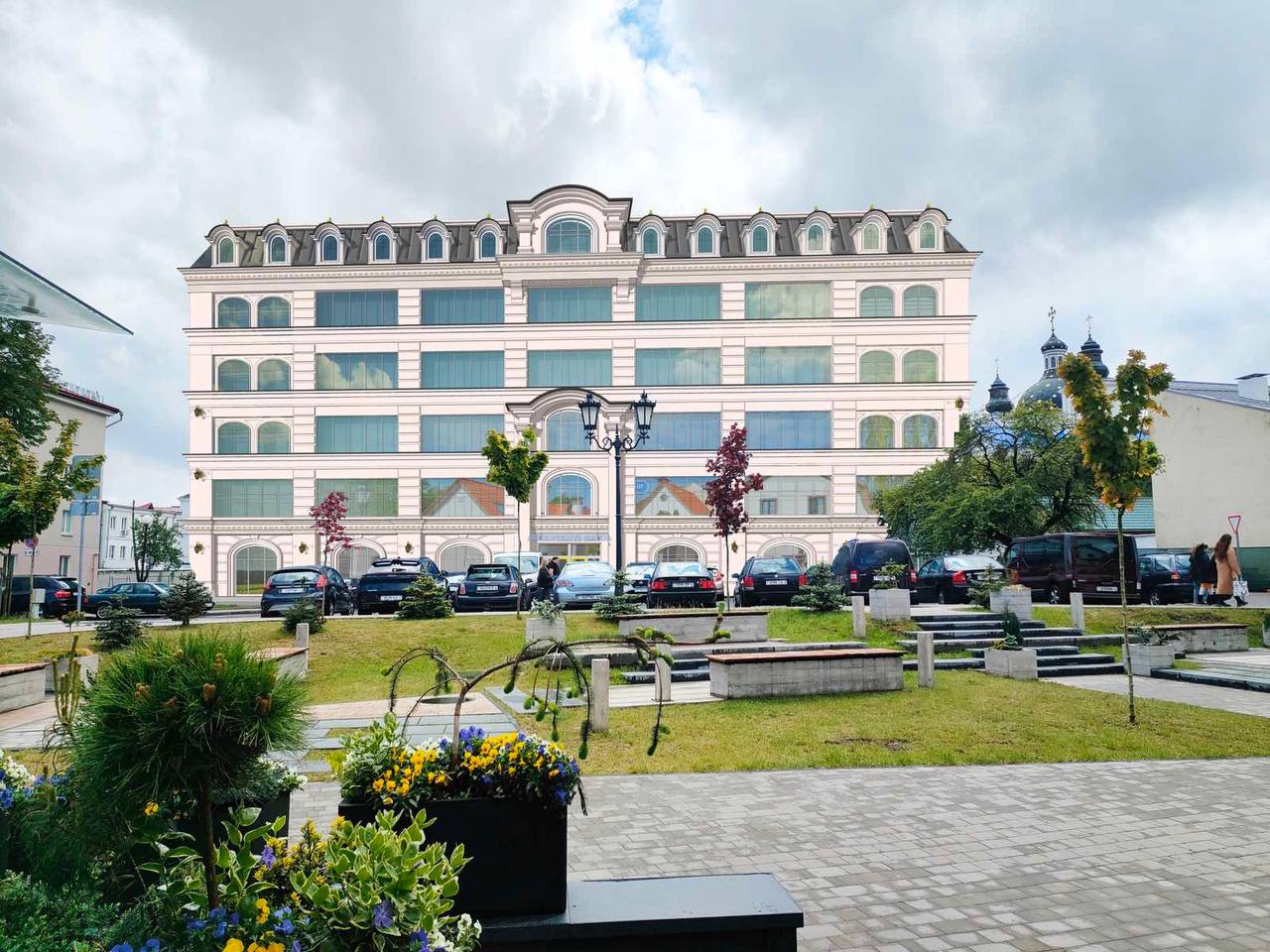 Здание бывшего Дома Быта в центре Гродно реконструируют