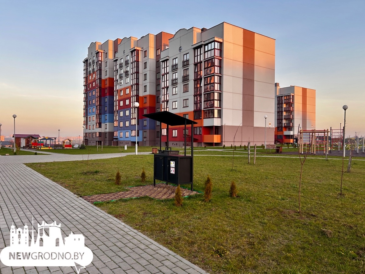 Рядом с еще одной многоэтажкой в Гродно