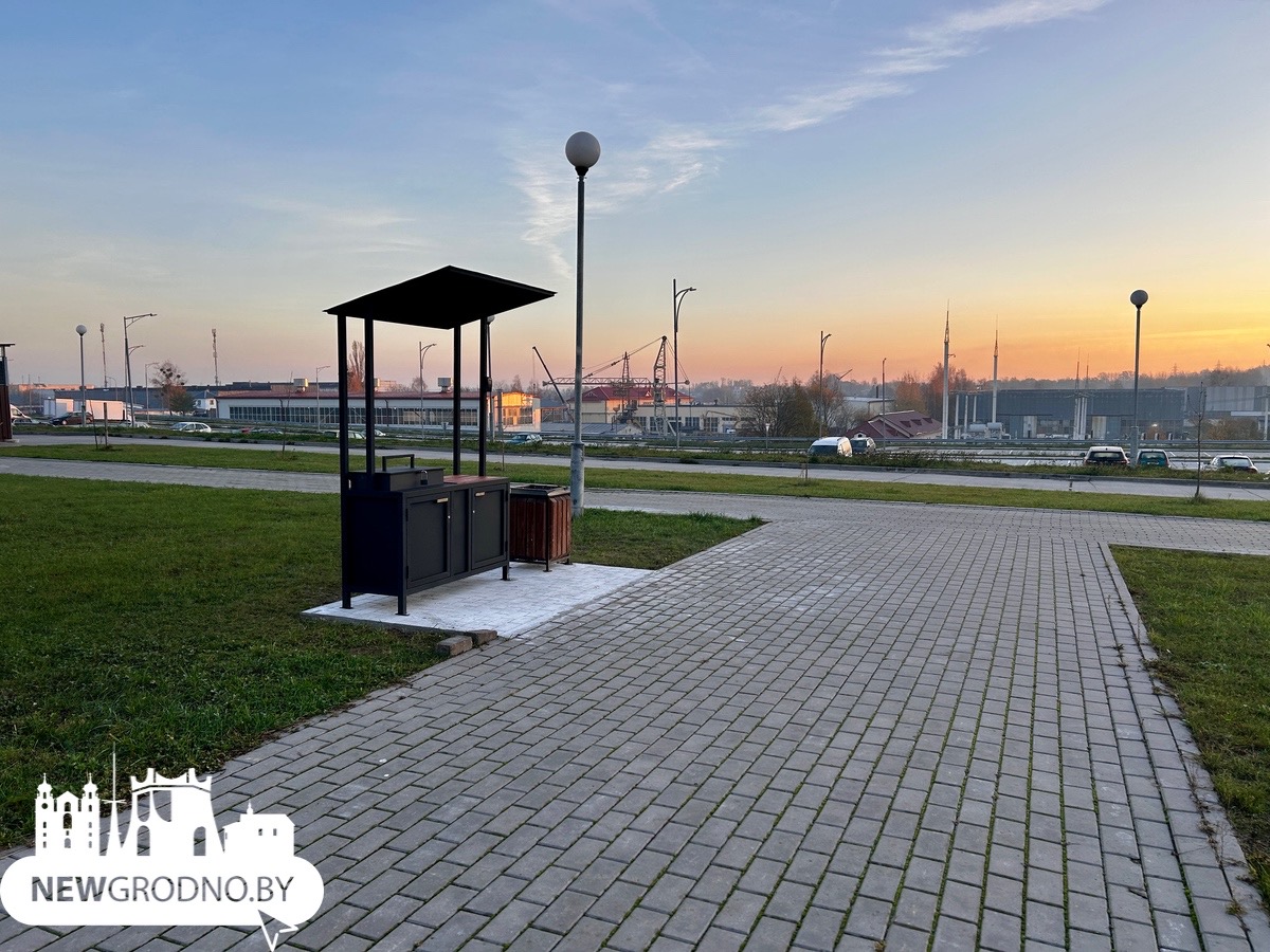 Рядом с еще одной многоэтажкой в Гродно