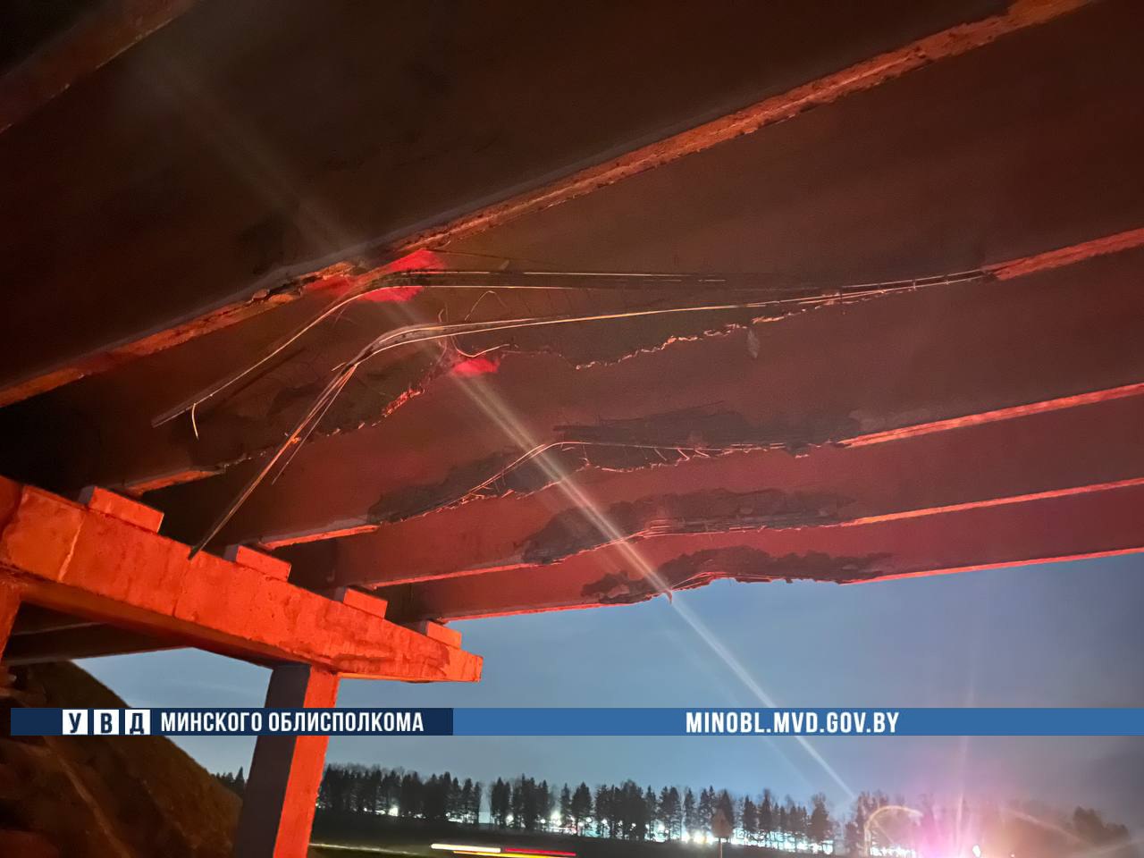 На трассе Минск-Гродно чуть не снесли путепровод