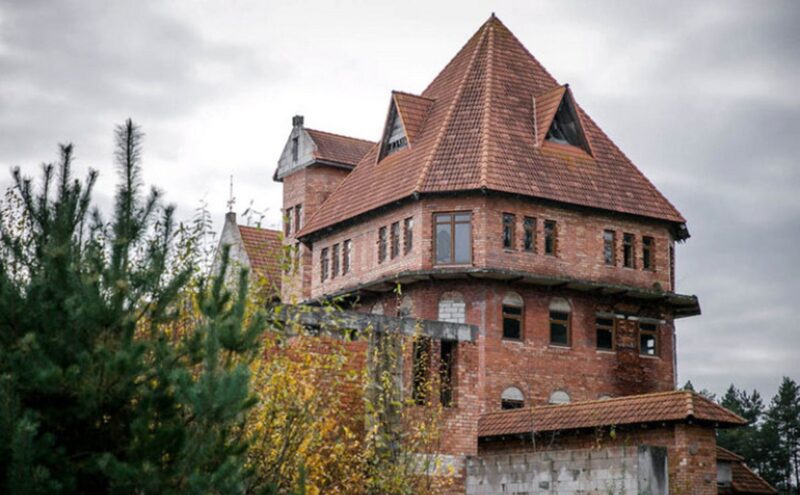 Загадочный недострой