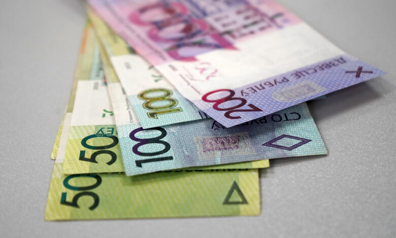 Сколько белорусов получают