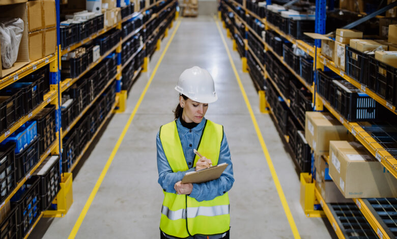 Работница получила выговор