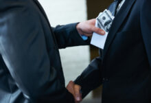 Руководителя крупного мясокомбината