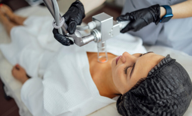 Семейная пара открыла