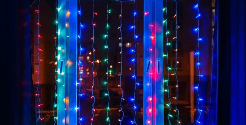 Гирлянды на окнах