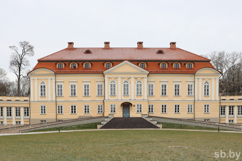 в Святском дворце