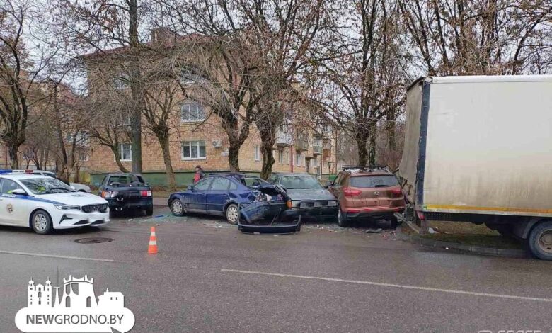 В Гродно грузовик протаранил 4 машины