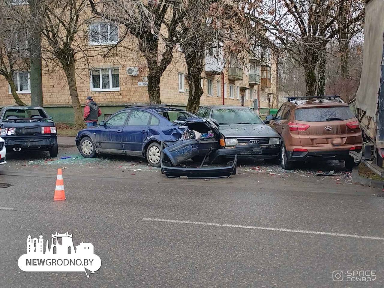 В Гродно грузовик протаранил 4 машины