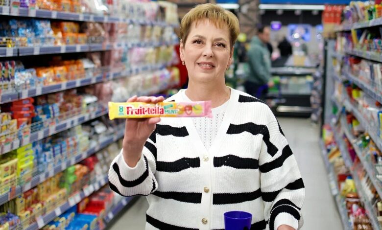 Жительница Гродно взяла внучке конфет